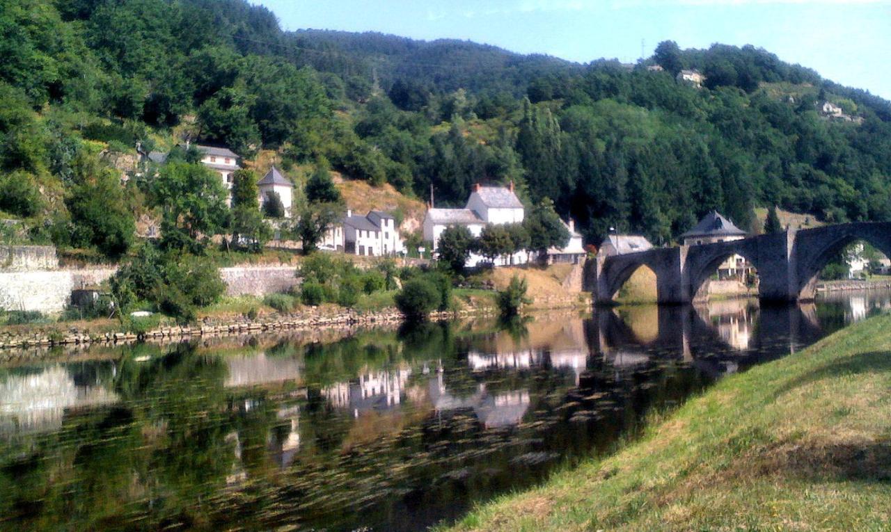 L'Oustalou - Gite Entre Lot Et Truyere Apartman Entraygues-sur-Truyère Kültér fotó